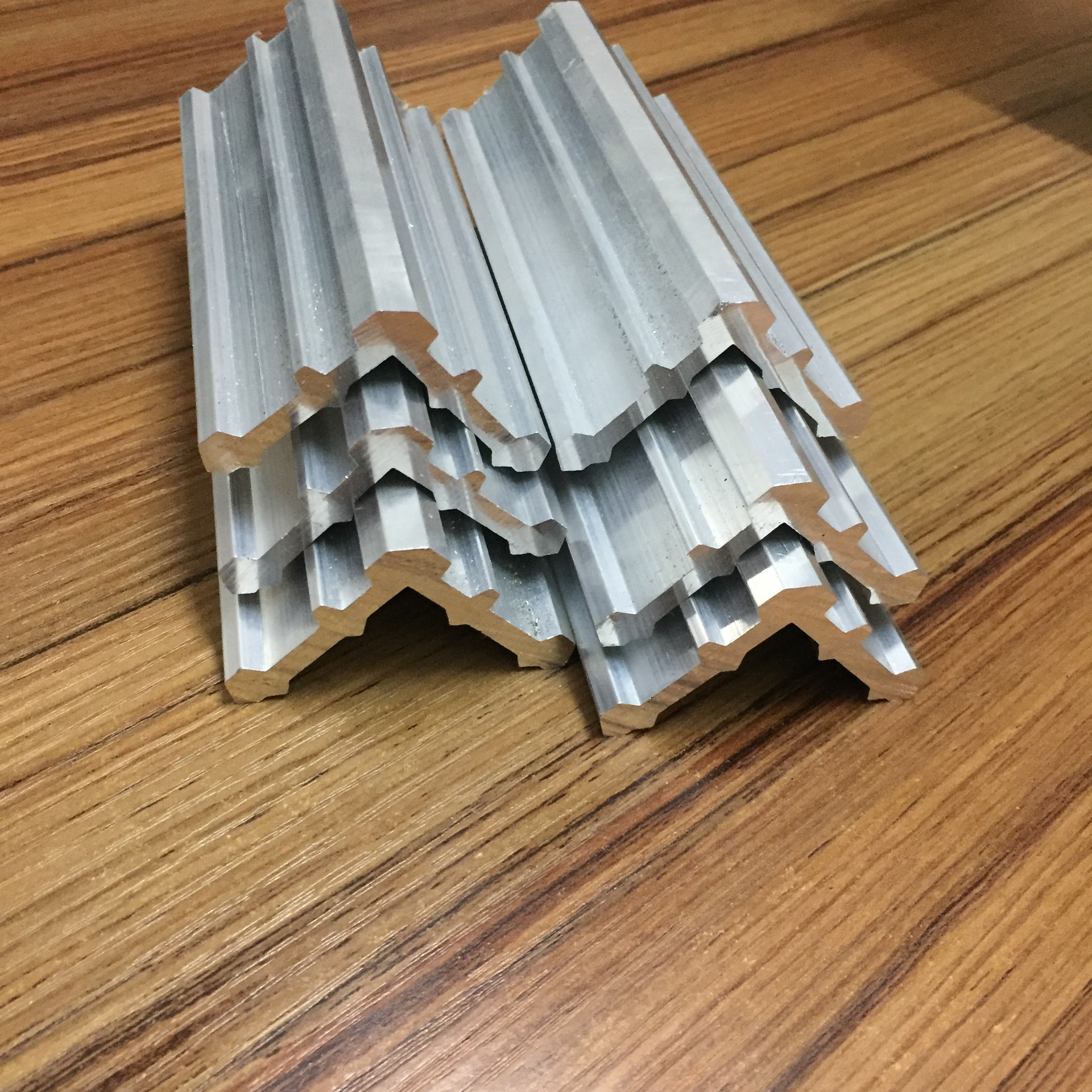 工厂直销铝合金花角码 转角紧固件 流水线型材角铝 50平开窗花角