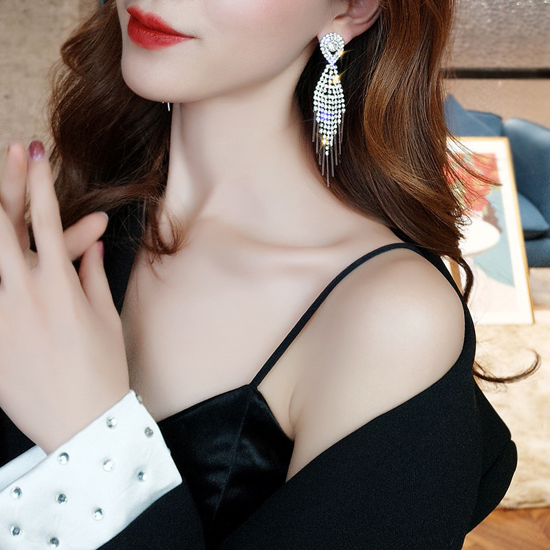 European and American Fashion Splendid Diamond Tassel Earrings Female Temperament Socialite Long Earrings Online Influencer Earrings Face Slimming Earrings