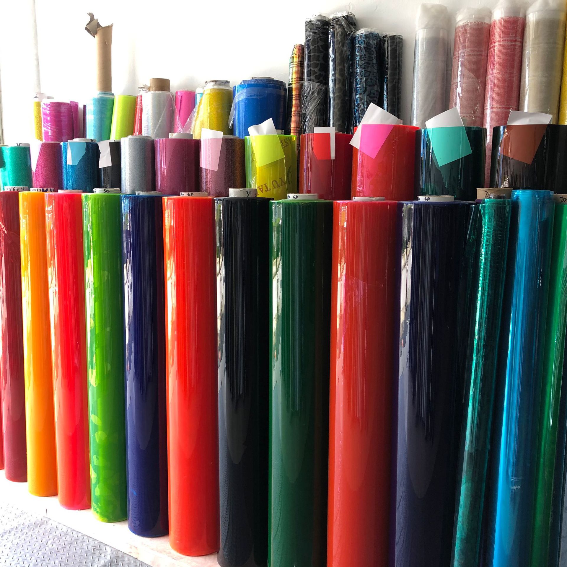 供应pvc彩色软pvc色膜 pvc彩盒窗口片 彩色透明荧光色膜pvc薄膜