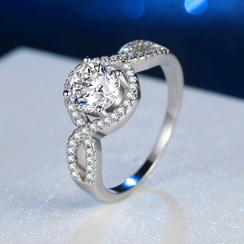 时尚仿真钻戒1.