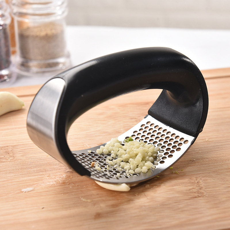 Stainless Steel Garlic Press Household Manual Garlic Press Kitchen Ginger Juice Mashed Garlic Triturator Ring Meshed Garlic Device