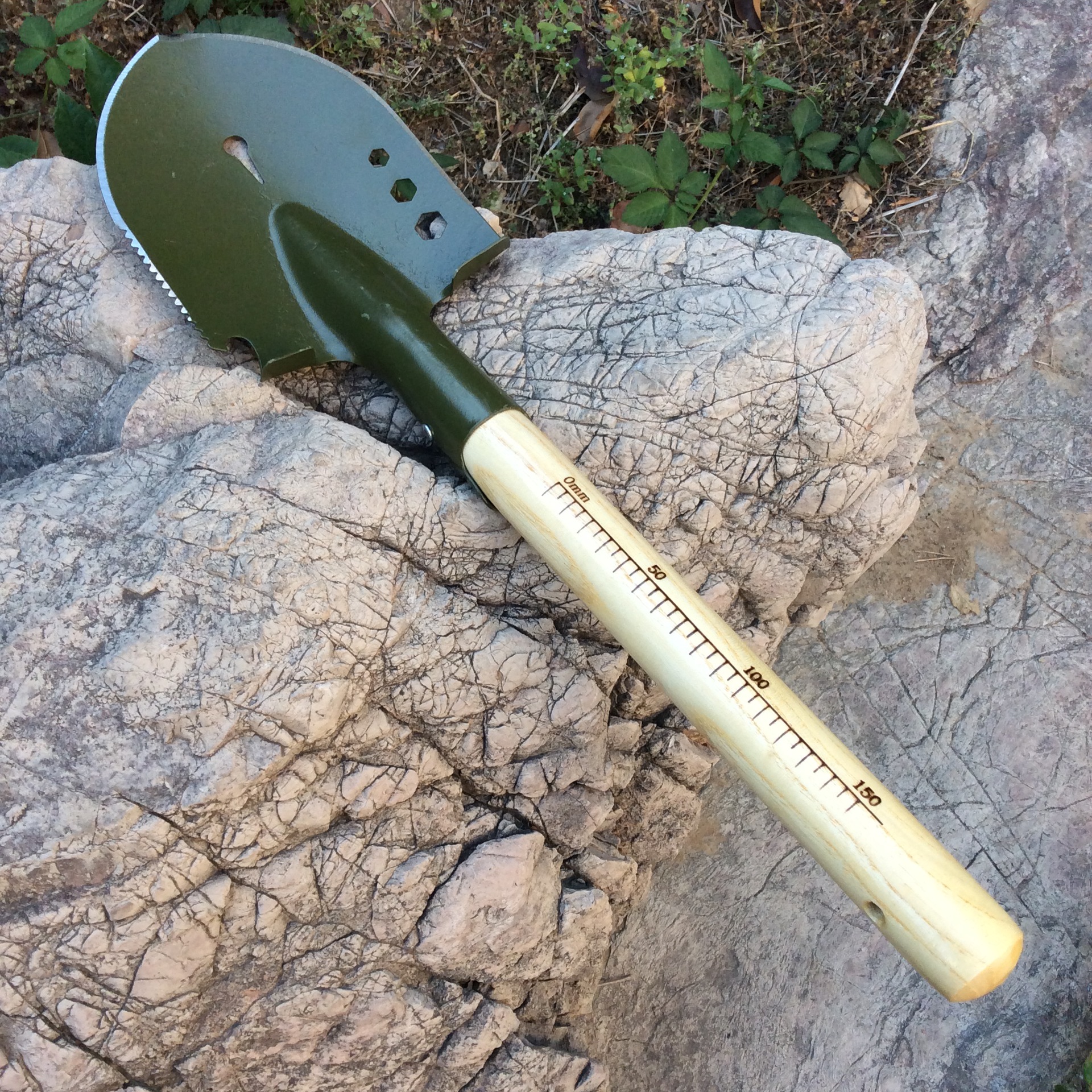 户外垂钓野外配备锹工兵铲自驾旅行户外铲子钓鱼锹木把小铲小铁锹