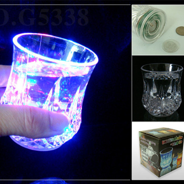 LED Light-Emitting Wine Cup Induction Pineapple Cup Light up When Entering the Water Seven Colors Noctilucent Discoloration Cup Fashion Bar Kt