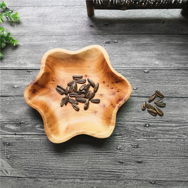 创意实木盘子碟子 梅花形状干果盘家居木质天然根雕果盘厂家供应