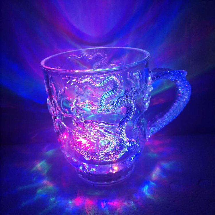 LED Light-Emitting Wine Cup Induction Pineapple Cup Light up When Entering the Water Seven Colors Noctilucent Discoloration Cup Fashion Bar Kt