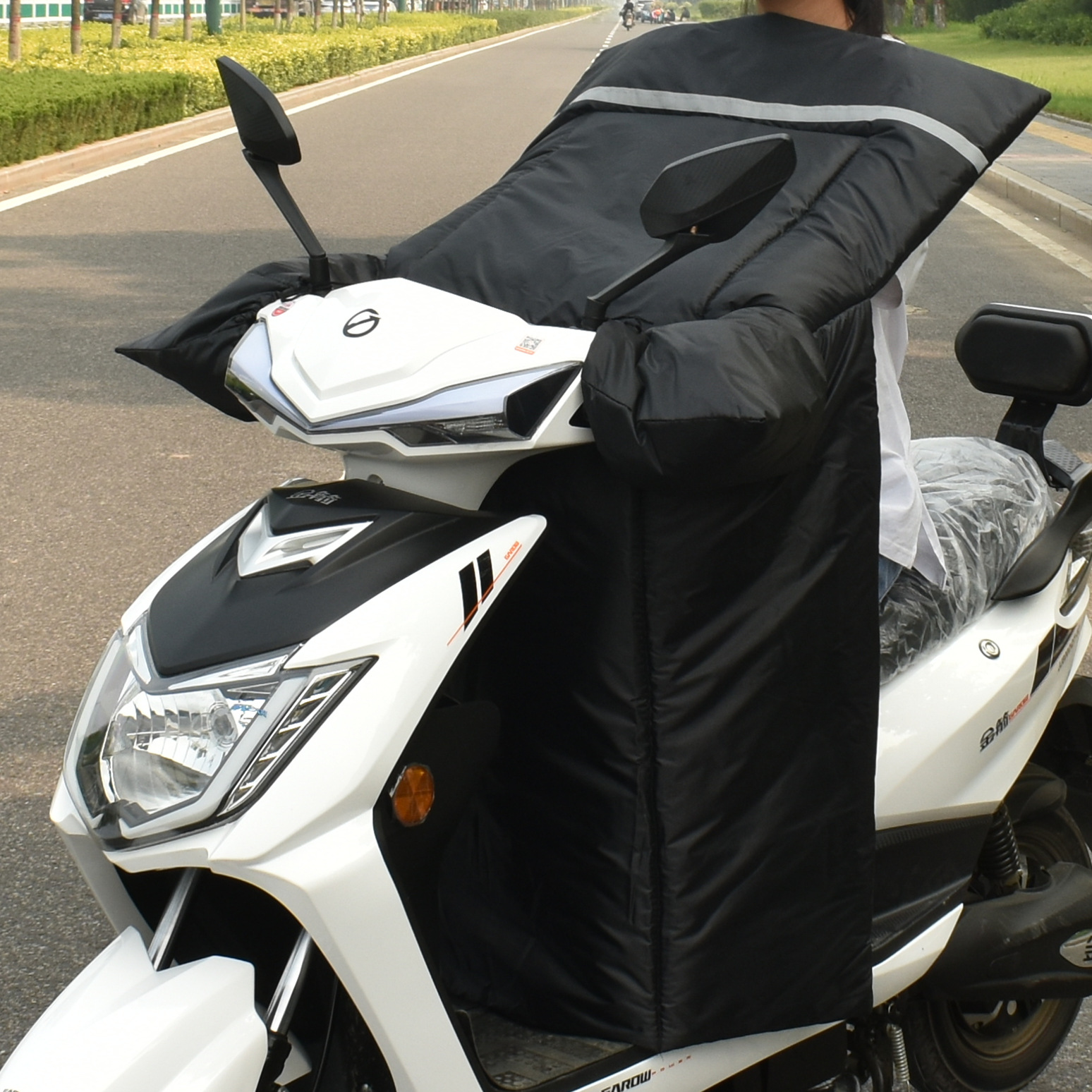 Fleece-Lined Windproof Wrap Wholesale E-Bike Windshield Winter Warm Thickened Windproof Quilt One-Piece Rain-Proof Windproof Quilt