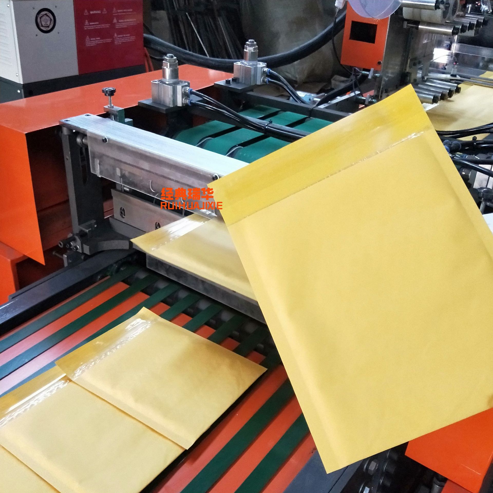 厂家供应全自动在线复合牛皮纸气泡袋制袋机 复合气泡膜制袋机