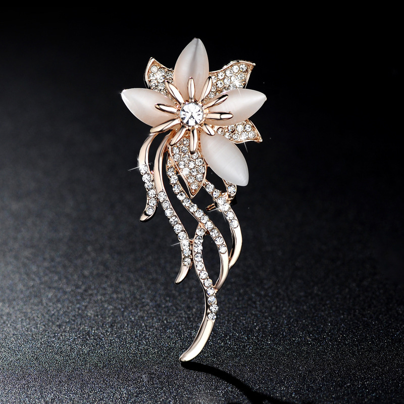 Brooch High-Grade Niche High-End Female Scarf Buckle Alloy Corsage All-Match Classic Style Pearl Rhinestone High-End Wholesale