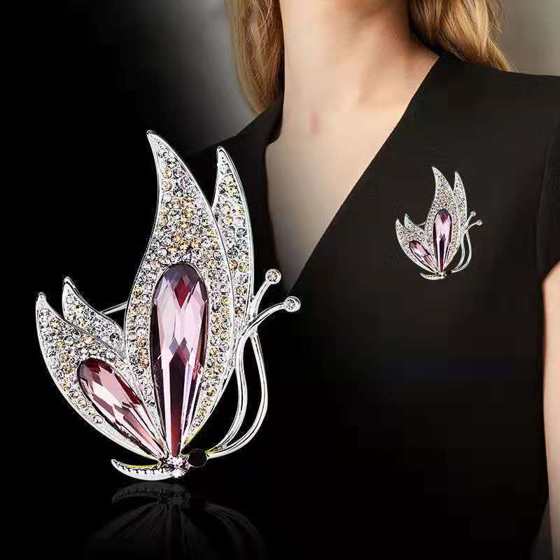 Brooch High-Grade Niche High-End Female Scarf Buckle Alloy Corsage All-Match Classic Style Pearl Rhinestone High-End Wholesale