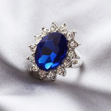 英国王室凯特王妃订婚戒指 戴安娜威廉王子蓝宝石镶钻饰品 分尺寸