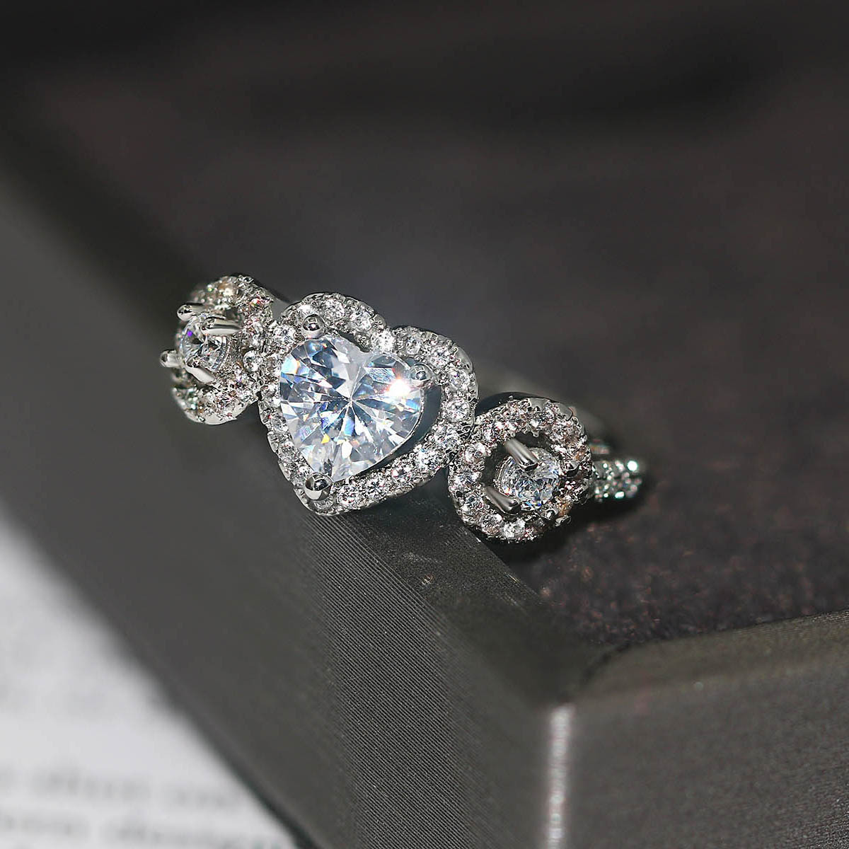 胧月 跨境爆款配饰 女式心形结婚戒指 锆石微镶镀白金首饰批发