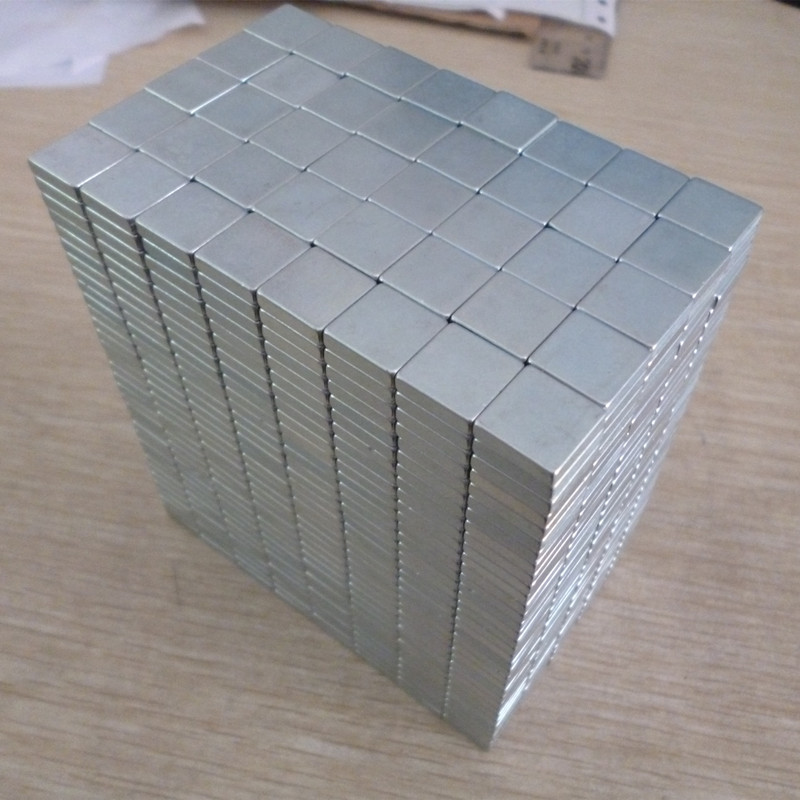 供应强力磁铁小方块钕铁硼强磁 玩具魔方吸铁石 方形小磁铁片磁扣