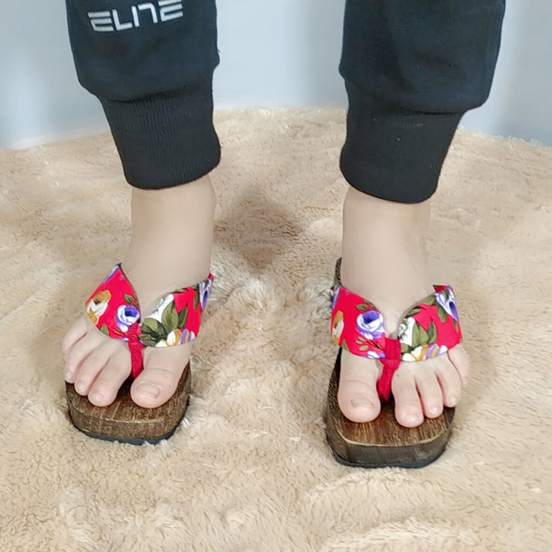 Factory Sales Japanese Style Flip-Flops Burnt Tong Student Dance Clogs Flat Angle Sandals Children Camera Shooting Clog