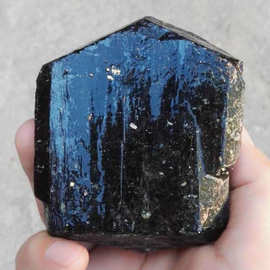 厂家供应新疆单晶体电气石托玛琳原矿石 黑碧玺原石 规格挑选精品