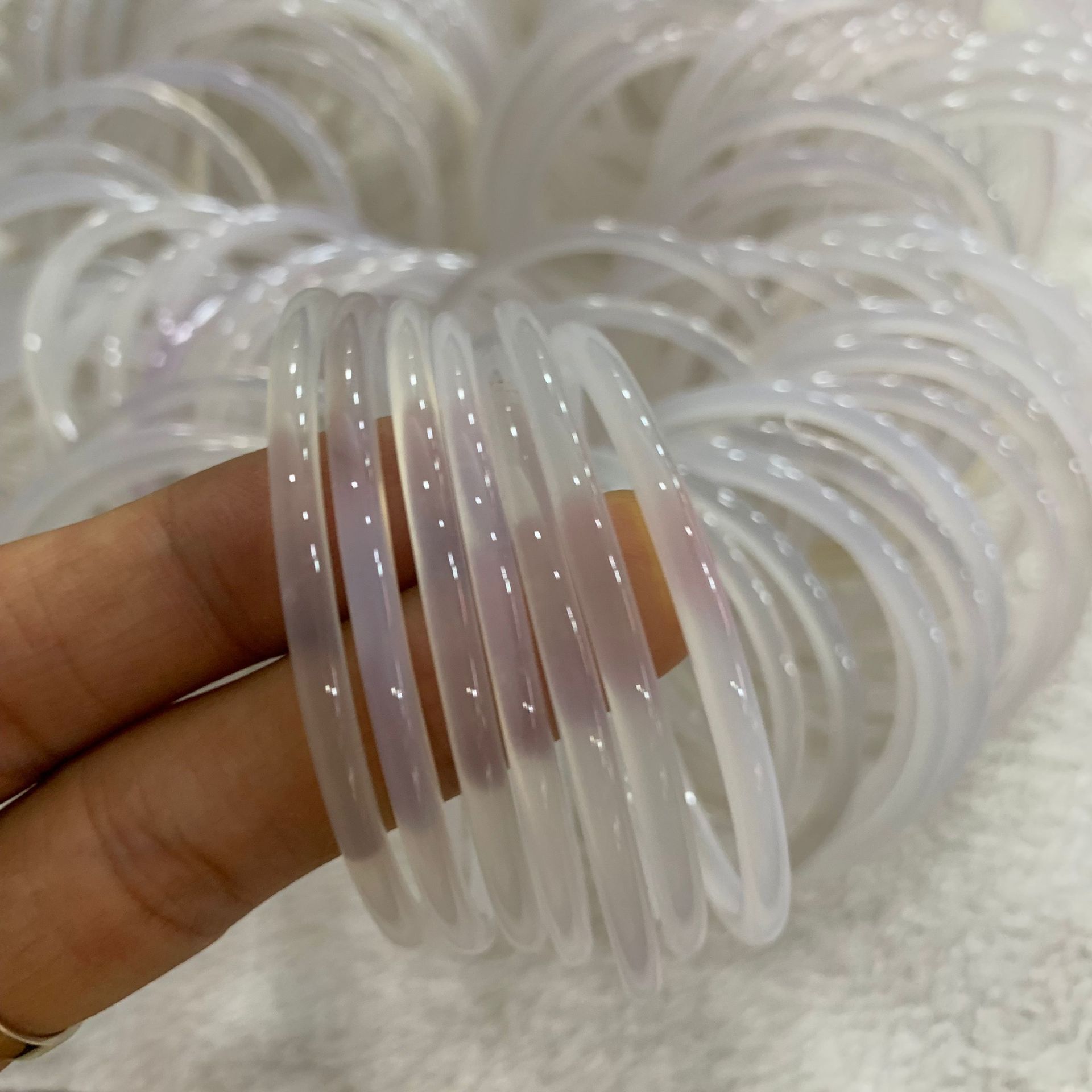 玛瑙玉髓细条手镯 简约少女款美人镯叮当镯 3-4mm线镯玉镯子批发