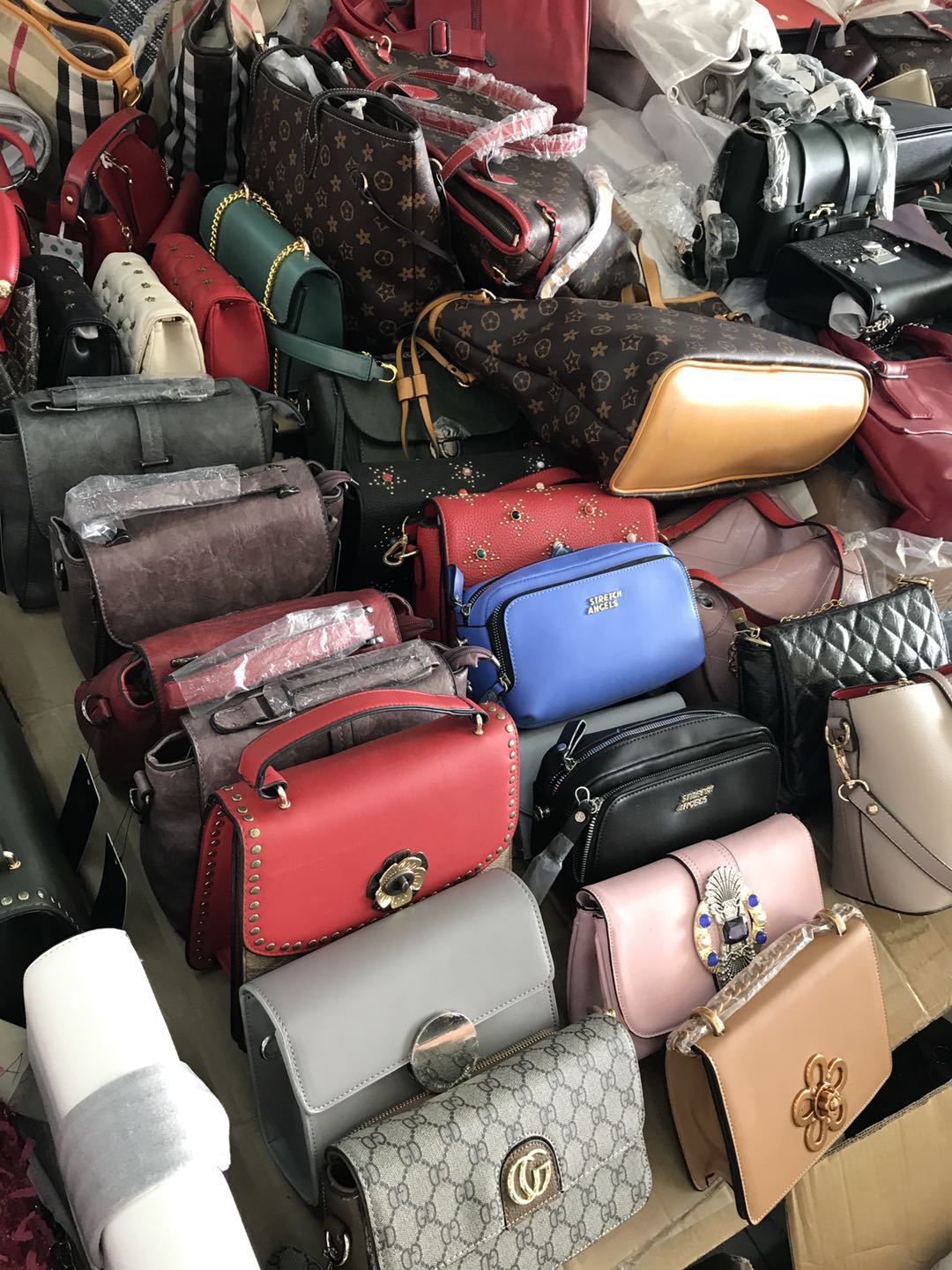 0成交50件广州文春恩箱包商行依恋工厂直销|1