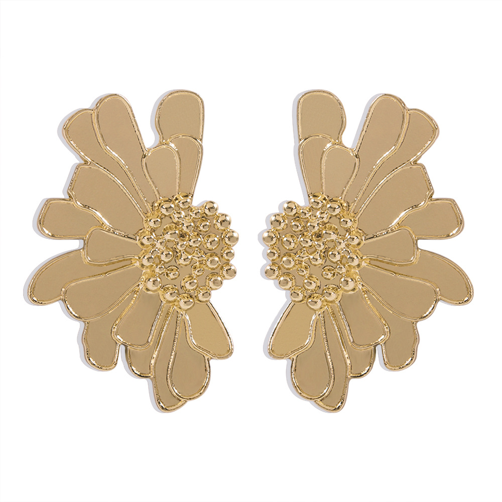 E8418 Foreign Trade New Earrings European and American Retro Alloy Flower Earrings Women's Elegant Pattern Flower Earrings