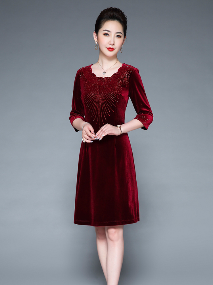 Spring 2022 New Elegant Gold Velvet Dress for Middle-Aged and Elderly Mothers Festive Wedding Banquet One-Piece Delivery