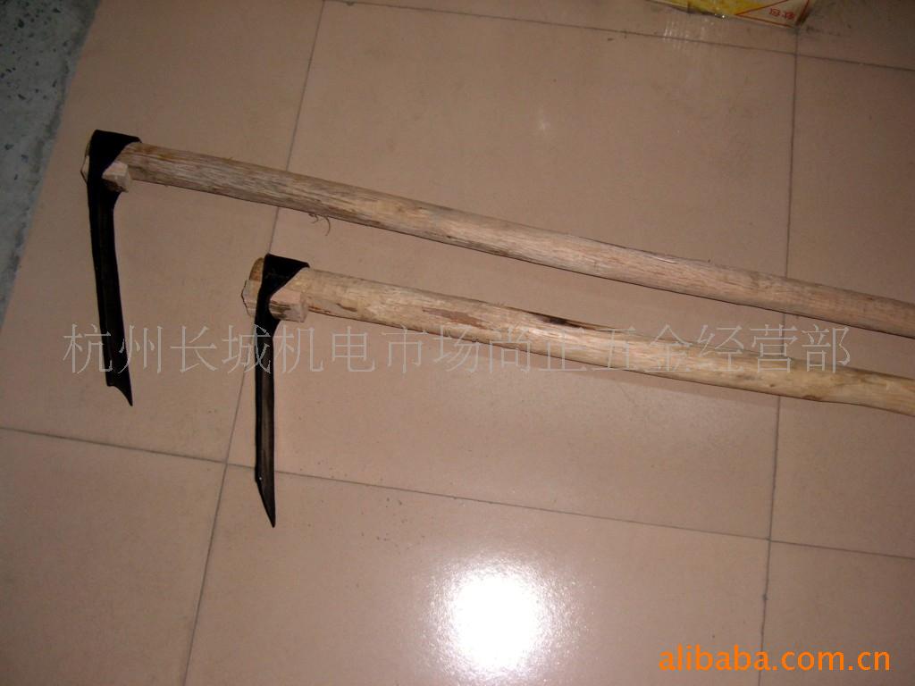 木柄长度1.7m,锄头全长29cm,宽度11.