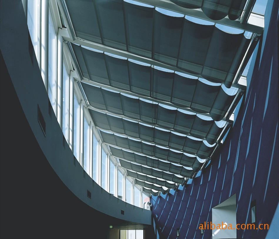 专业定做电动折叠式天棚帘进口面料悬挂式隔断户外遮阳棚