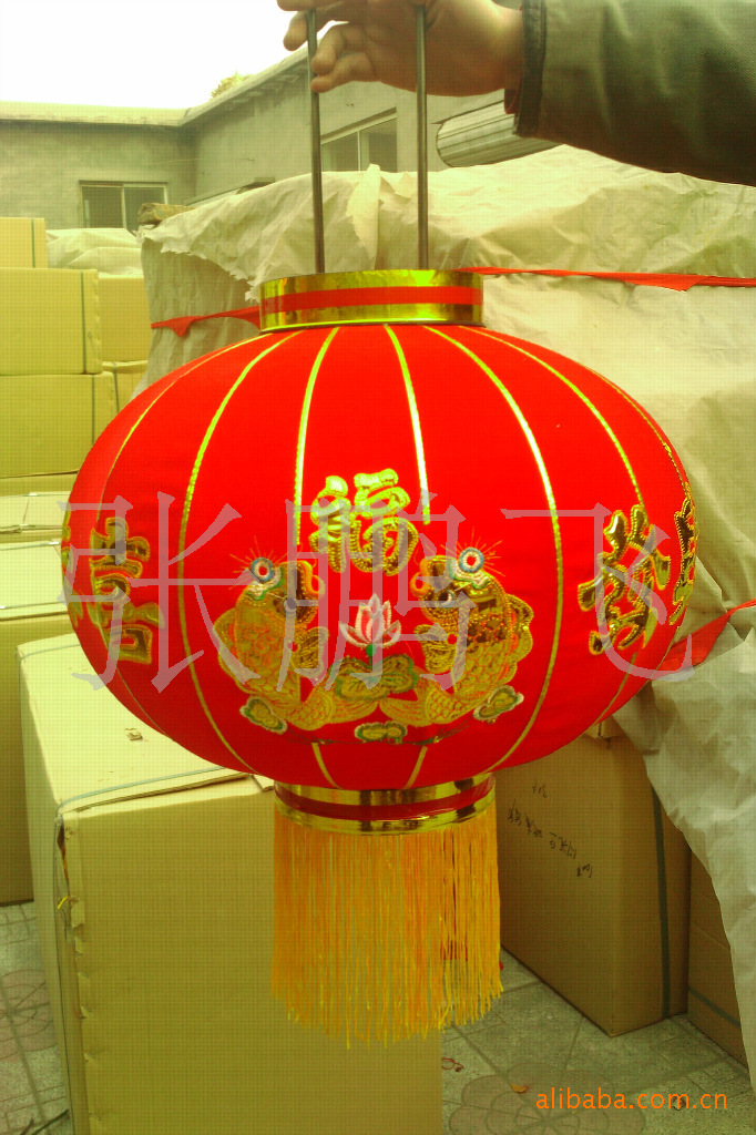 河北灯笼厂家供应各种规格水晶塑料灯笼,植绒串灯笼