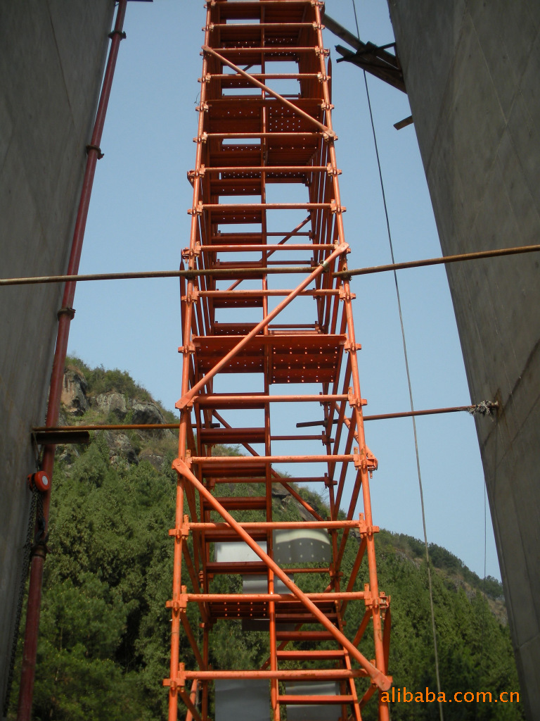 >提供桥梁施工爬梯 香蕉式安全爬梯  我公司其他产品:   门式脚手架