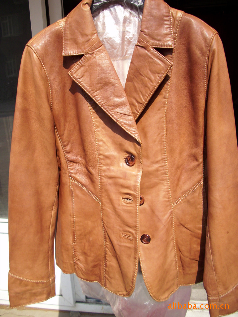 产品用途:用于皮革护理,苯胺皮衣护理,绒面革,沙发革,箱包等高档皮革