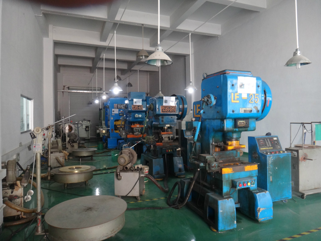 125t 高速冲床对外加工硬盘 插