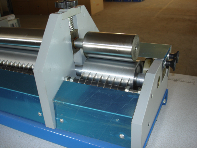 利益机械lz-107白胶上胶机(白乳胶,铁辊,上胶宽度:右270mm