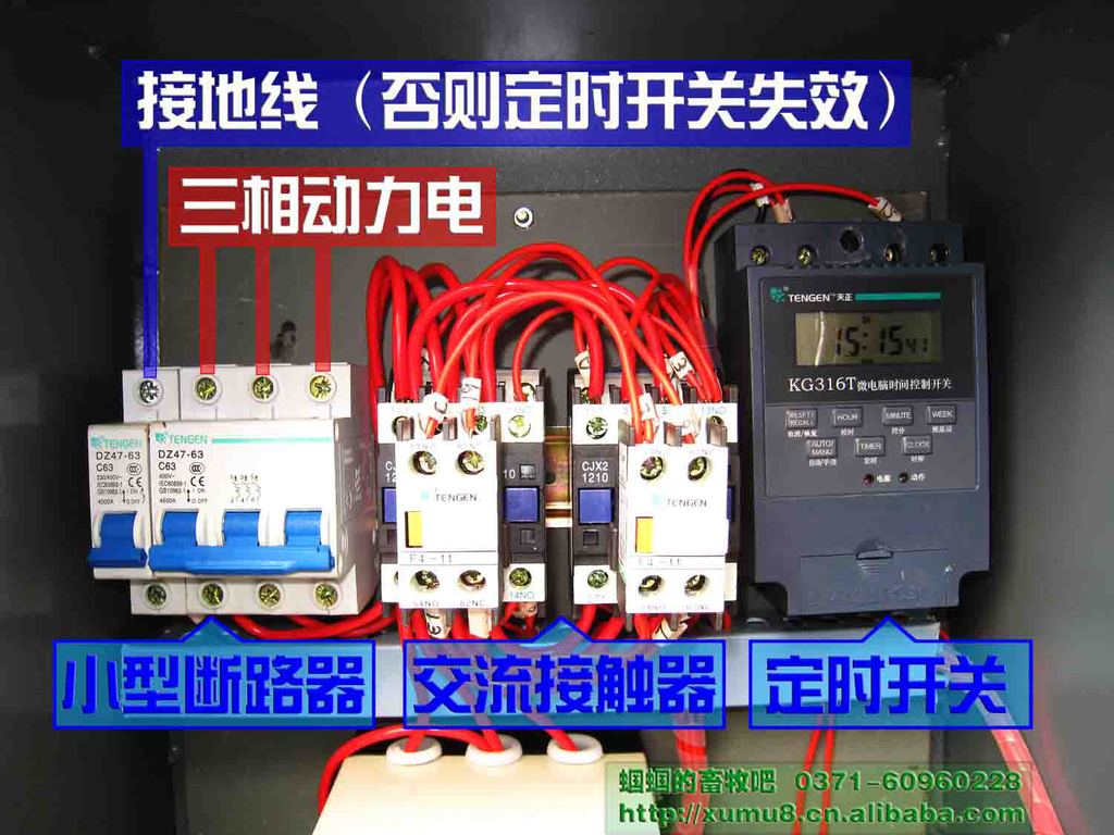 四,清粪机自动开始清粪作业后,电机运转,刮粪板行走,清理第一条粪