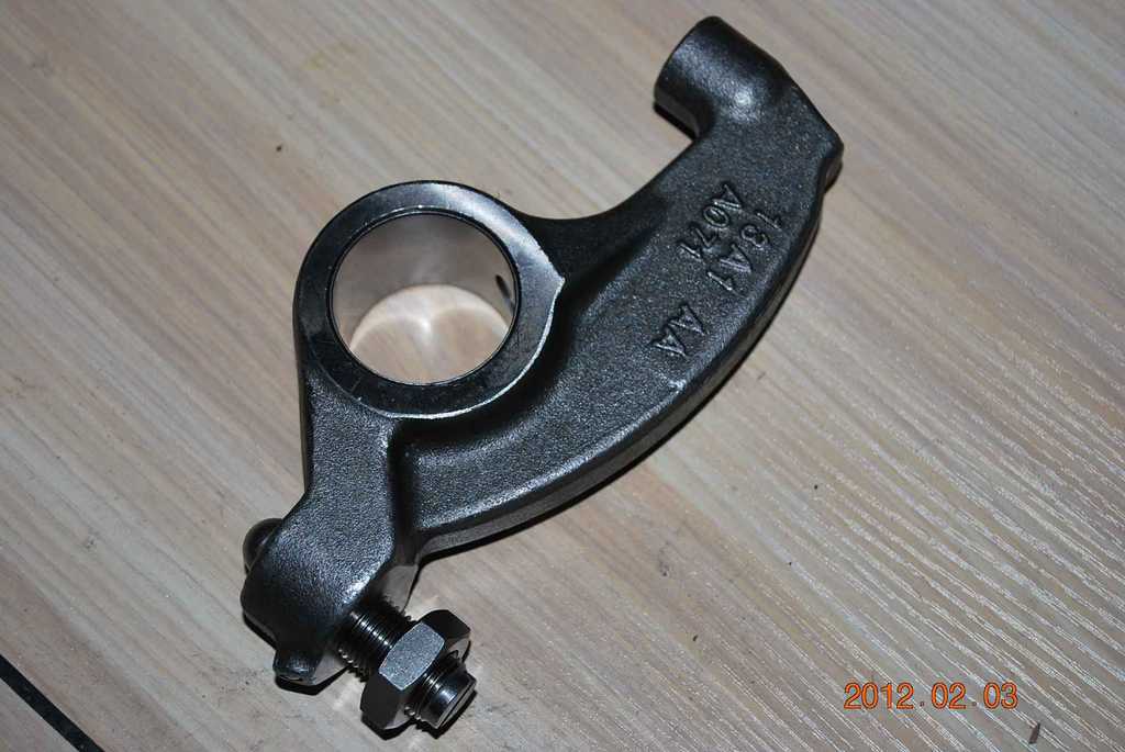 重庆康明斯动力柴油机摇臂3068948