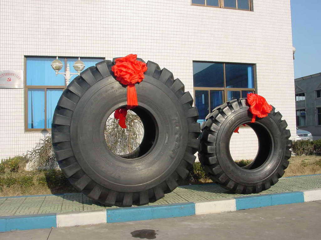 厂价供应三泰12.00r20(901)不三包子午线轮胎