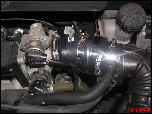 宏洋增压器安装案例--进口斯怕克1.0l车安装二叶轮增压器图解