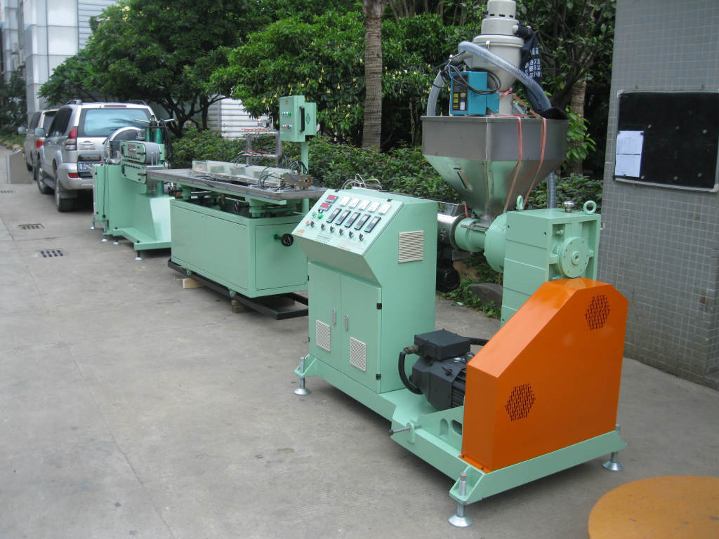 供应学生橡皮擦挤出生产线 橡皮泥设备 文具用品橡皮擦生产机器