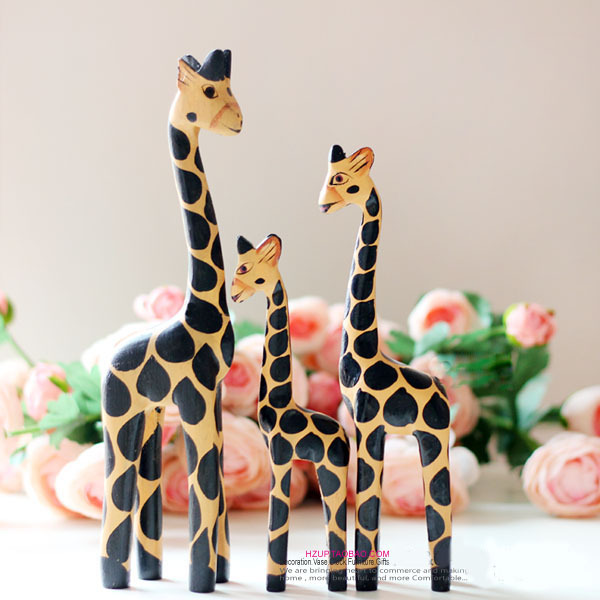 北欧手绘实木雕长颈鹿 三口之家长颈鹿 礼品工艺品摆件 结婚礼物