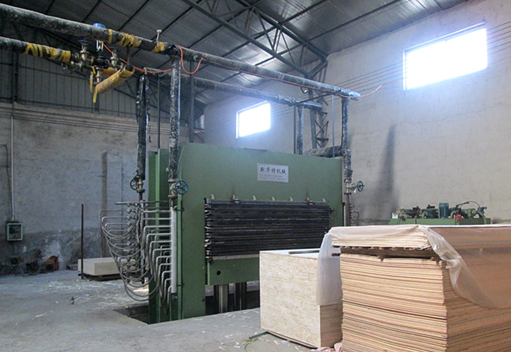 5000多张 公司员工 200多人  从事专业生产板材20多年 承接国内设备