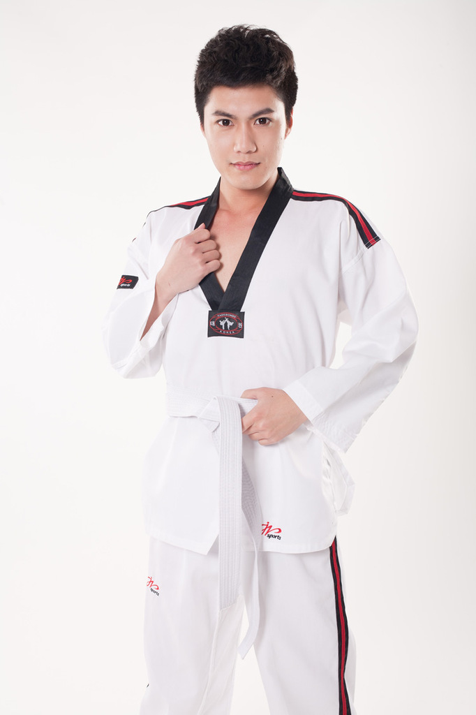 白色跆拳道服 儿童跆拳道服装 跆拳道面料 劲男黑底红杠跆拳道服