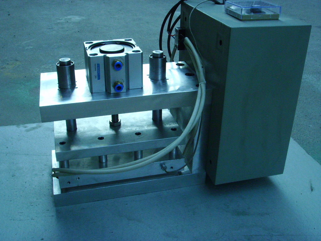 气动异形封口机