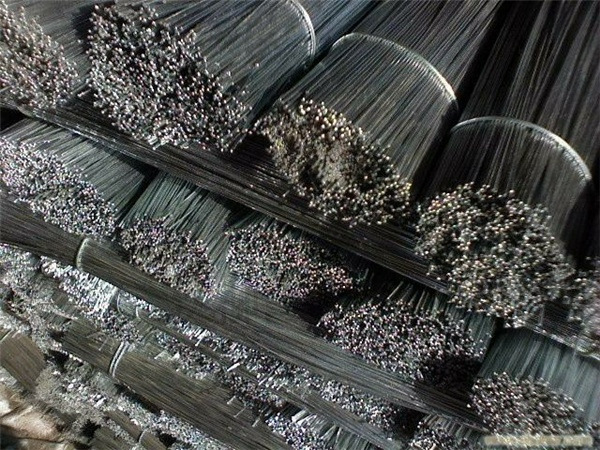 好评截断铁丝 扎丝 铁丝镀锌 厂家直销钢铁丝 黄铁丝50-55mm