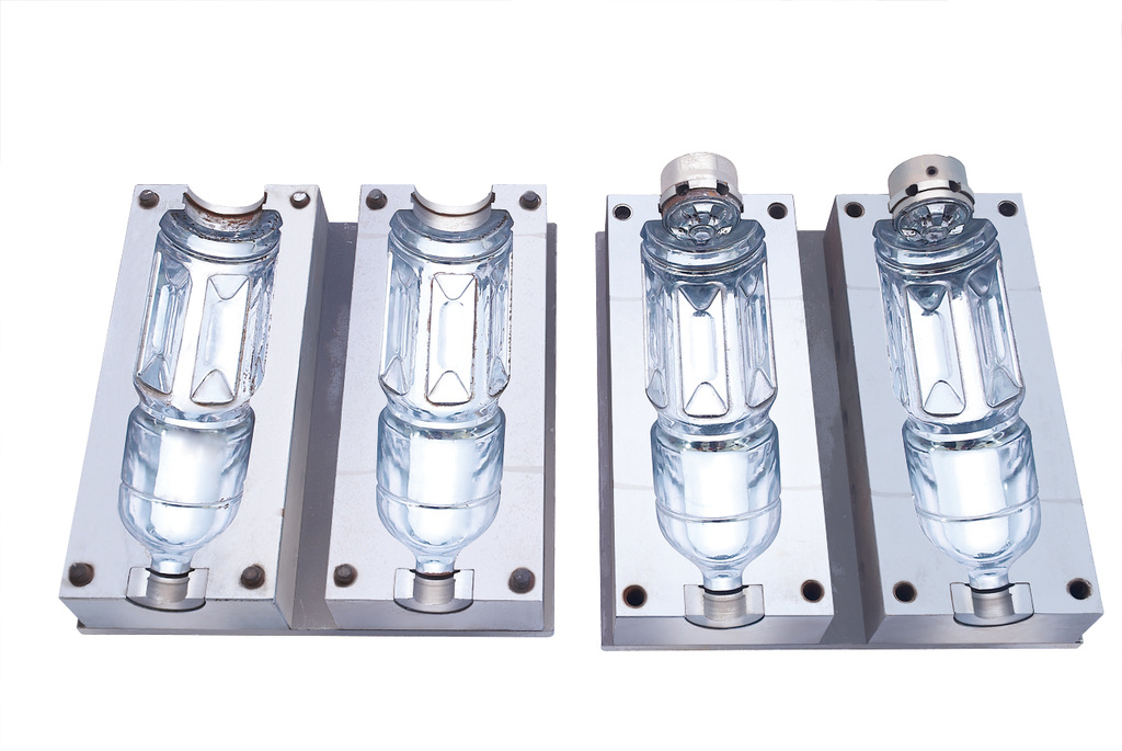 供应黄岩质量优质吹瓶模具,矿泉水瓶模具,高温饮料吹瓶模具