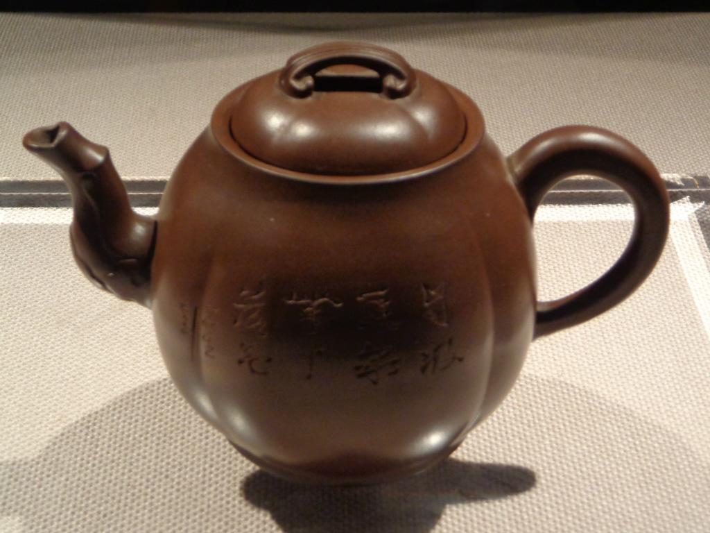 泥味飘香紫砂情--无锡馆藏紫砂壶殷情大展!