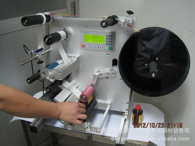 手动贴标机不干胶贴标机深圳贴标机华辉包装机械厂