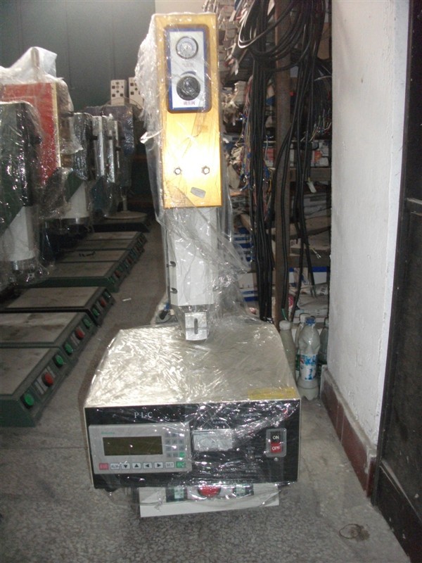 厂家直销28K超声波熔接机,35K超声波塑焊机,40K超声波焊接