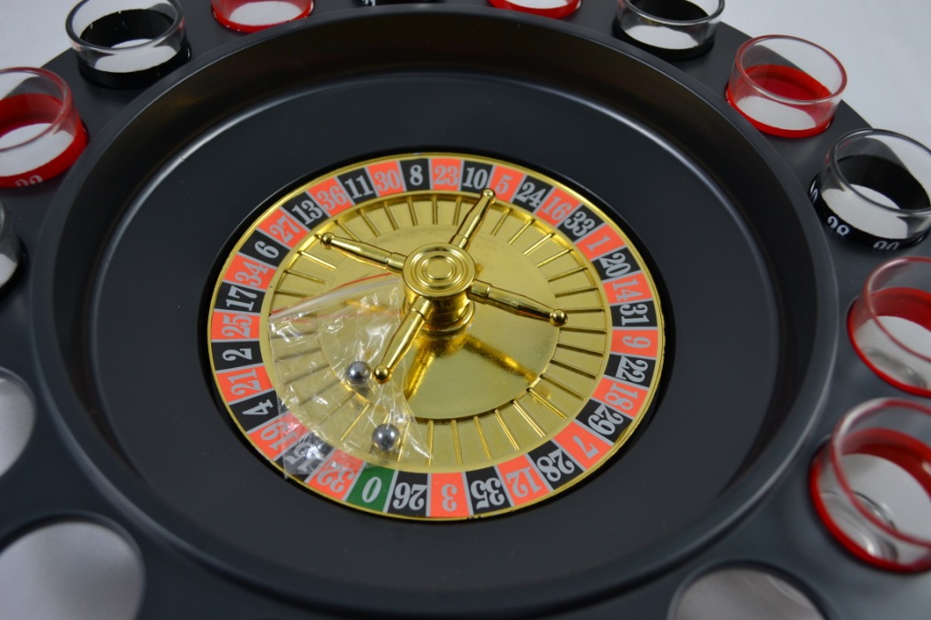 drinking roulette set俄罗斯转盘黑色16孔酒具轮盘转转乐ktv酒吧