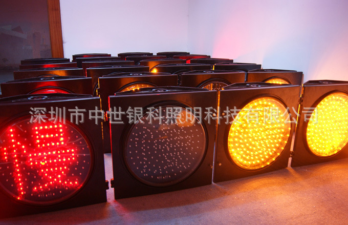 供应300mm太阳能黄闪警示灯 led发光黄闪 慢字太阳能警示灯