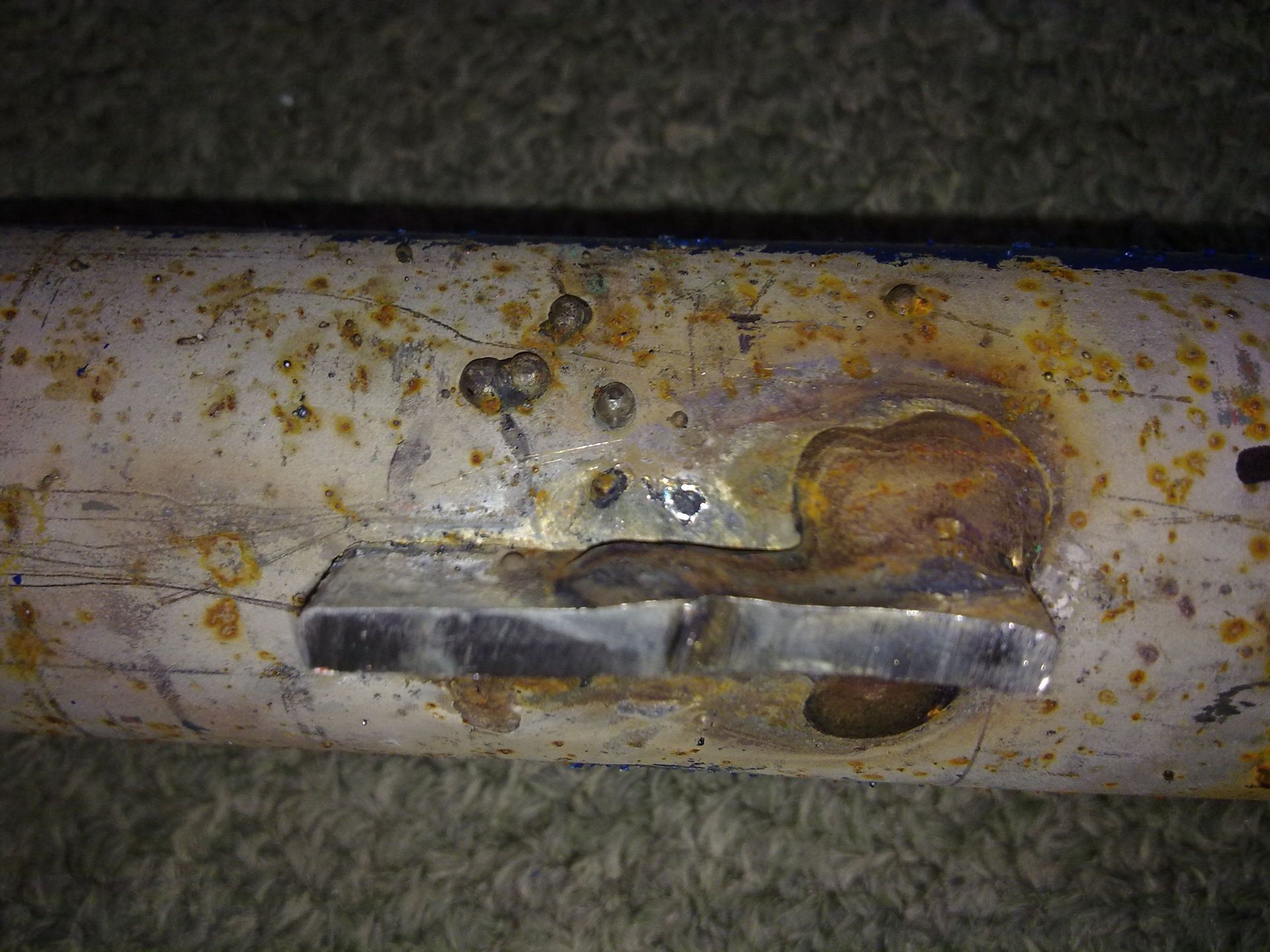 劣质不锈钢管 含镍量达不到 易生锈 焊接点易断裂