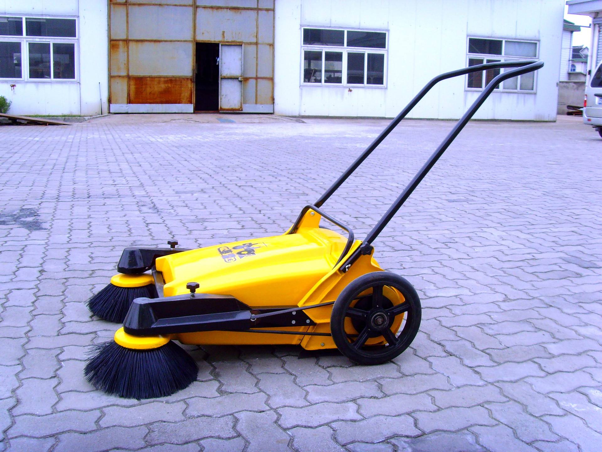 (促销价)手推型扫地机 小型扫路设备 扫路设备 扫地机 扫地机