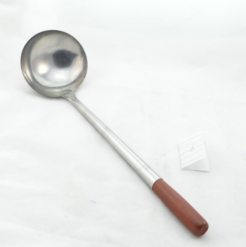 厂家直销不锈钢餐具 6两木柄不锈钢炒勺汤勺 厨师勺 酒店用品