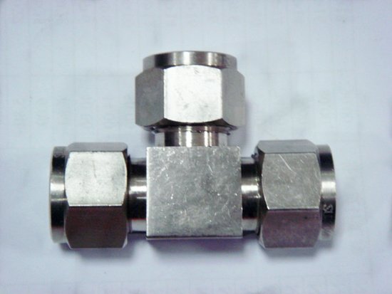 价格公道穿板接头焊接式管接头隔壁接头卡套直通液压接头