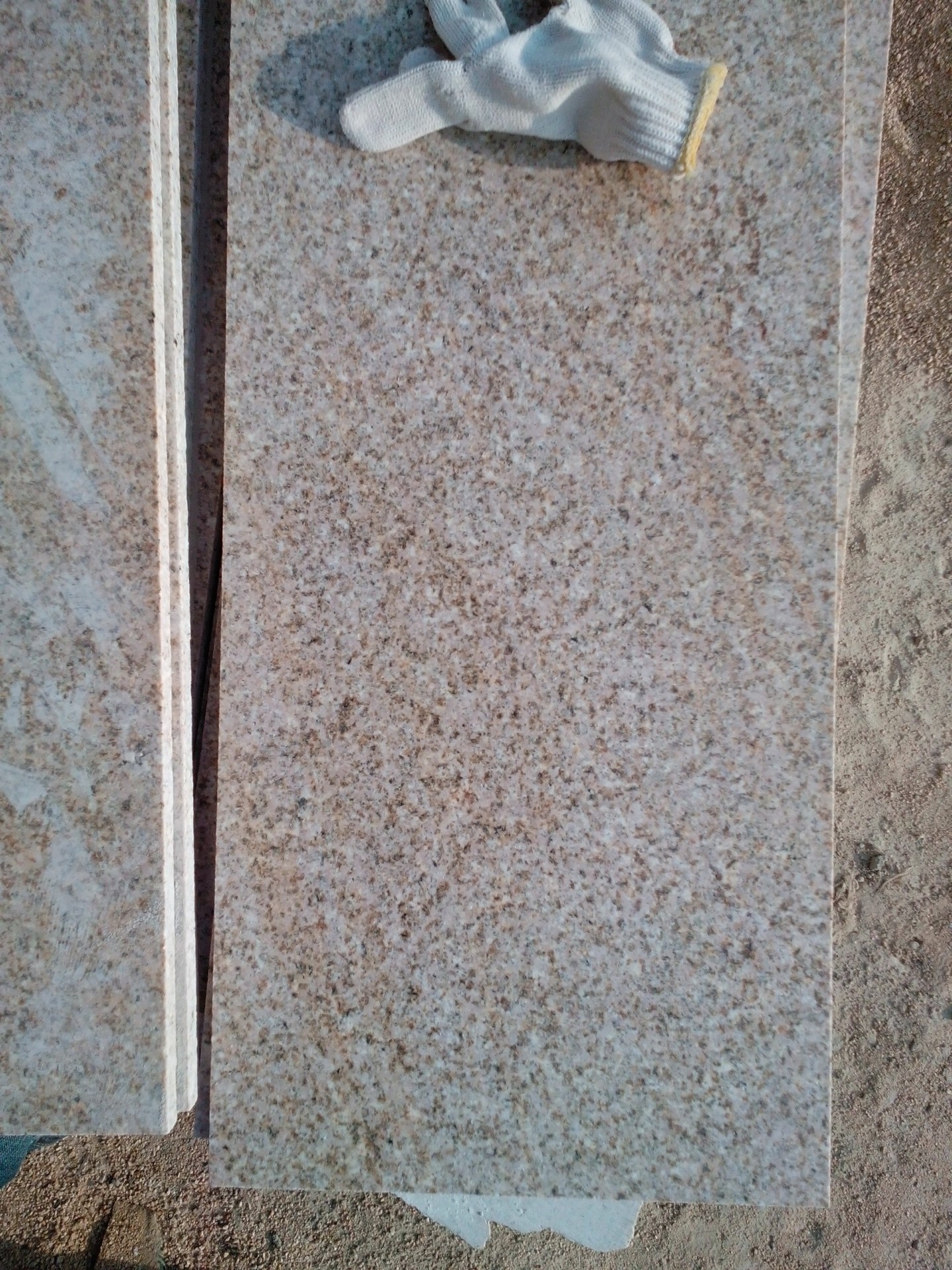 福建南安石井锈黄锈石g682光面40mm板材